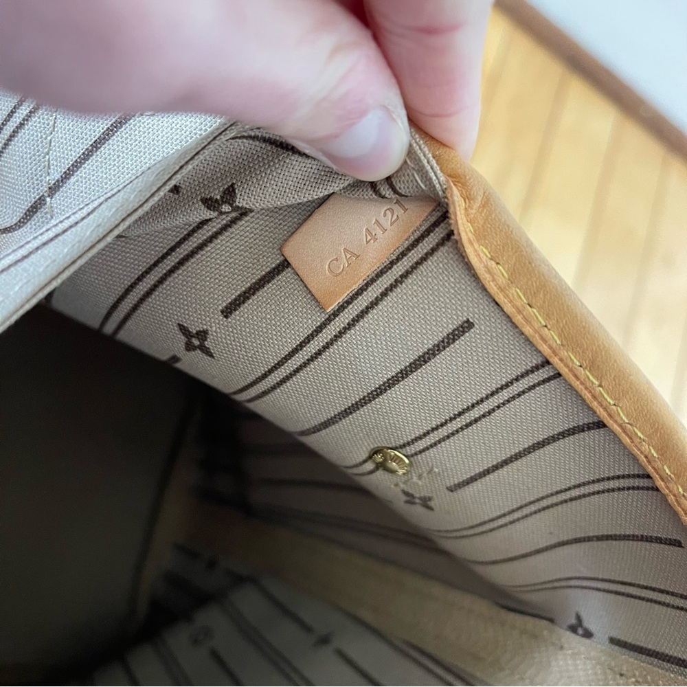 Louis Vuitton Monogram Canvas Neverfull Tote in Brown and Tan - Picture 9 of 14